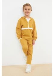 TRENDYOLKIDS بدلة موسمية للأولاد - قطن محبوك رقيق مطبوع، TKDAW25AU00043