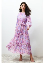 Trendyol Modest فستان منسوج من الشيفون مبطن ومزين بالزهور باللون الوردي TCTSS24EB00151