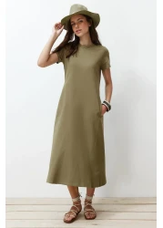 Trendyol Collection فستان متوسط الطول محبوك على شكل حرف A مع جيوب باللون الكاكي TWOSS24EL00169