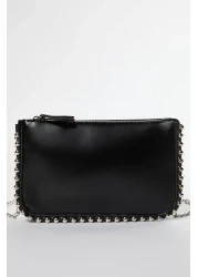 Trendyol Shoes حقيبة محفظة نسائية سوداء مرصعة بحزام متقاطع TWOAW25OC00005