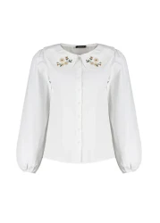  Collection قميص منسوج من القطن إكرو - ياقة مطرزة، مقاس عادي TWOSS23GO00009