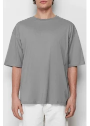 Trendyol Collection تي شيرت قطني واسع القطع مطبوع عليه زهور رمادية - TMNSS21TS1223