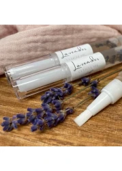 قلم زيت لترطيب الجلد المحيط بالأظافر من b.pure – برائحة اللافندر ١٫٨ مل