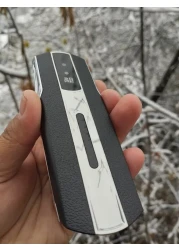 هاتف محمول غير ذكي، مفتوح بتقنية الجيل الثاني - مزود ببطاقة SIM مزدوجة، ولوحة مفاتيح، وأزرار كبيرة، ومكبر صوت، وهيكل معدني، وبطارية طويلة العمر مثالي لكبار السن والاستخدام البسيط.