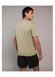 American Eagle تي شيرت بشعار AE