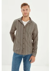  Collection قميص بيج بقصة ضيقة وياقة بأزرار وقصة رفيعة TMNSS20GO0092