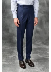 Gussi بنطال رجالي من قماش الليكرا ذو ثنيات باللون الأزرق الداكن من Old Money