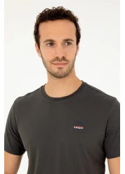 U.S. Polo Assn. تي شيرت رجالي ذو قصة عادية وياقة دائرية من أنثراسايت 50294329 -vr006