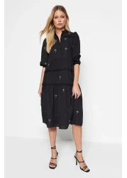  Collection فستان أسود منسوج متوسط الطول مطرز بقصة مستقيمة TWOAW22EL0882