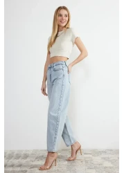  Collection بنطال جينز فضفاض عالي الخصر باللون الأزرق الفاتح TWOSS24JE00113