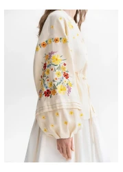 Lavanta Tekstil قميص مزين بالزهور ومطرز بتفاصيل جلد