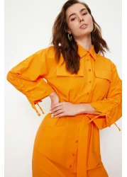  Modest فستان قميص منسوج من القطن بأزرار وأكمام قابلة للتعديل باللون البرتقالي TCTSS23EB00365