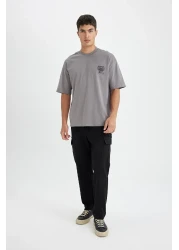 Defacto تي شيرت رمادي كبير الحجم للرجال - رقبة دائرية، طباعة خلفية، قطن، كم قصير D4908ax24au