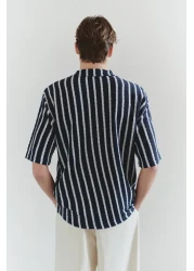  Collection إصدار محدود تي شيرت محبوك مخطط باللون الأزرق الداكن وياقة بولو TMNSS25PO00011