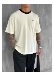 ablukaonline تي شيرت أساسي كبير الحجم للرجال بتفاصيل متباينة باللون الكريمي