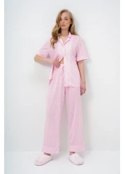 Trend Alaçatı Stili طقم بيجامة وقميص وبنطلون مخطط بأكمام وأرجل مزدوجة وردي اللون للنساء PJM-X13918