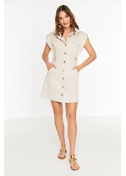  Collection فستان قميص جبردين قصير منسوج بأزرار بيضاء TWOSS22EL2970