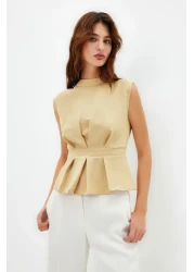  Collection بلوزة منسوجة بدون أكمام بياقة دائرية باللون البيج TWOAW23BZ00559