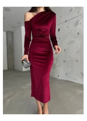 Butik Beyza فستان مخملي مكشوف الكتفين