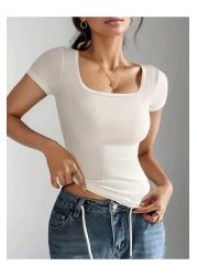 Wearflawless بلوزة بيضاء من القطن المضفر بأكمام قصيرة وياقة مربعة