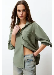  Collection قميص قطني منسوج بجيب واحد باللون الكاكي الداكن TWOAW20GO0115