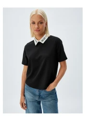 Koton تي شيرت بياقة قميص مرصعة بالأحجار وأكمام قصيرة من قماش الكريب القطني