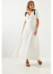 Bianco Lucci فستان نسائي متوسط الطول بياقة على شكل حرف V وأكمام قصيرة مزين بفيونكة 60251279