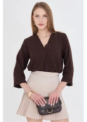 armonika بلوزة نسائية بنية اللون برقبة على شكل حرف V وأكمام ربع ARM-25Y 001024