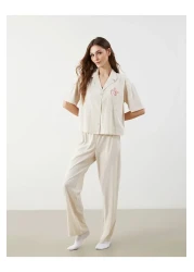 LC Waikiki طقم بيجامة نسائي بياقة قميص LCW Young Beige مطبوع عليه دب تيدي