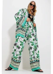 Trend Alaçatı Stili طقم جاكيت كيمونو نسائي باللونين الأخضر والأبيض وبنطلون بالازو Alc-X11751