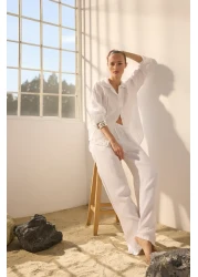  Collection قميص أبيض 100% كتان مع تفاصيل مطرزة TWOSS25GO00132