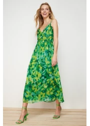  Collection فستان طويل من الشيفون المنسوج بطبعة زهور خضراء على شكل حرف A ومزين بتفاصيل مكشكشة TWOSS23EL02013