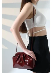 Moda Lime حقيبة يد وكتف نسائية حديثة بحزام متقاطع من الجلد اللامع