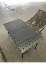 طاولة قابلة للطي للتخييم والنزهات والصيد باللون الأسود في الهواء الطلق