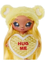 "نا! نا! نا! مفاجأة إم جي إيه إنترتينمنت ماريا باتركاب - دمية دب صفراء مستوحاة من دمية دب مقاس 7.5 بوصة مع شعر أشقر وفستان على شكل قلب وفرشاة