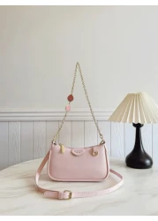 New Fashion Classic Joker Solid Color Pu Waterproof Fabric Shoulder Baguette Bag Strawberry Metal Chain Decorated Underarm Bag Elegant Handbag Business Commuter Bag Suitable For Travel Shopping Partie