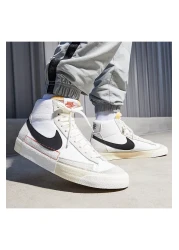 Nike حذاء رياضي أبيض للرجال من Blazer Mid Pro Club