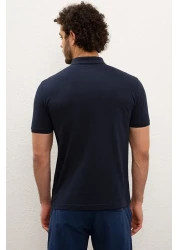 U.S. Polo Assn. تي شيرت رجالي باللون الأزرق الداكن بياقة بولو أساسي