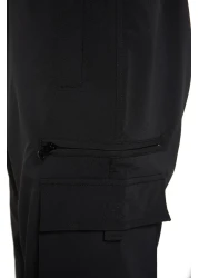 Trendyol Collection بنطال رياضي أسود من قماش المظلة الفني - TMNSS23PL00028