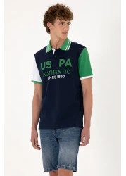 U.S. Polo Assn. تي شيرت رجالي ذو قصة عادية وياقة بولو باللون الأزرق الداكن 50299803-VR033