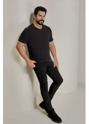 AC&Co / Altınyıldız Classics تي شيرت أساسي للرجال/للجنسين باللون الأسود مصنوع من القطن بنسبة 100% وقصة ضيقة وياقة دائرية