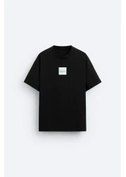 The Champ Clothing تي شيرت رجالي أسود كبير الحجم - رقبة دائرية، مكتوب عليه Syzygy