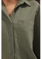  Collection قميص منسوج كبير الحجم من القطن الكاكي والمخلوط بمظهر الكتان TWOSS25GO00096