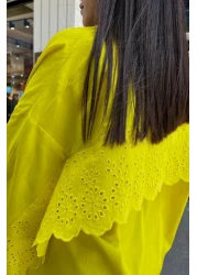 Qaju قميص نسائي كبير الحجم مع تفاصيل صدفية على الظهر