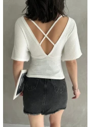 Fav Style بلوزة نسائية بأكمام قصيرة وياقة مزدوجة الصدر وظهر على شكل حرف V وتفاصيل شريط متقاطع باللون الأبيض