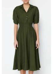  Collection فستان منسوج متوسط الطول بياقة قميص كاكي على شكل حرف A TWOSS21EL1023