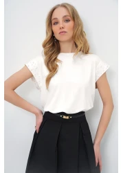 Trend Alaçatı Stili Women's White Crew Neck Pearl Fastener Sleeveless Sandy Blouse Alc-X13522