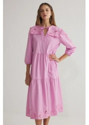  Collection فستان منسوج متوسط الطول بتفاصيل مطرزة باللون الأرجواني TWOSS25EL00061