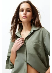  Collection قميص قطني منسوج بجيب واحد باللون الكاكي الداكن TWOAW20GO0115