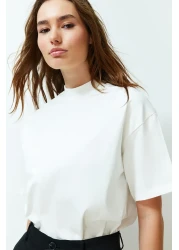  Collection تي شيرت أبيض 100% من القطن بياقة واقفة وأكمام ثلاثة أرباع TWOSS24TS00074